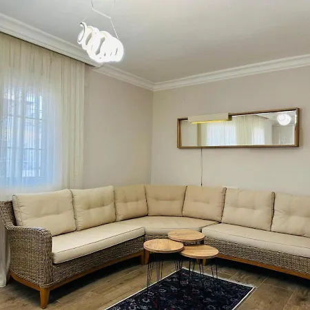 Yat Limanina 30 Metre 2+1 Guenluek Kiralik Lueks * Kusadasi